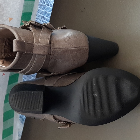 Just Fab light Gray boots - Picture 4 of 4